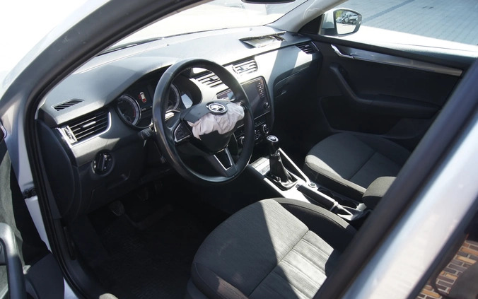 Skoda Octavia cena 23900 przebieg: 339000, rok produkcji 2017 z Miechów małe 301